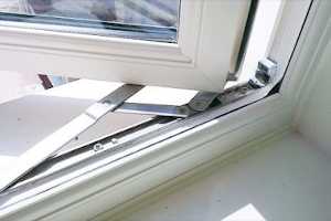 Window Hinge repair in souldrop